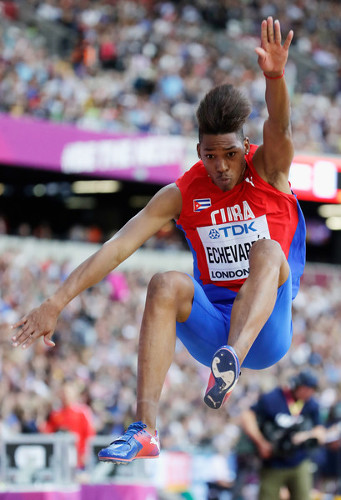 Juan Miguel Echevarría ha protagonizado un desarrollo notable; hace menos de un mes llevó su marca histórica hasta los ocho metros con 28 centímetros. Foto: Tomada de zimbio.com