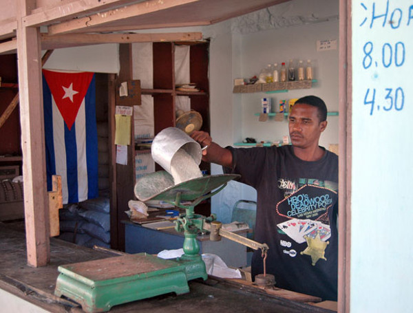 Foto: Tomada de cubadebate.cu Caras largas detrás del mostrador