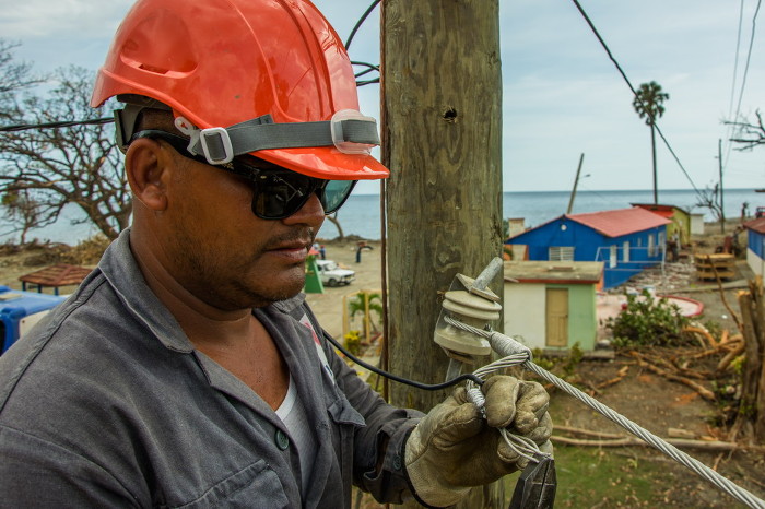 Foto: Leandro Pérez Pérez/Adelante/Archivo Listos trabajadores eléctricos para enfrentar huracán Irma