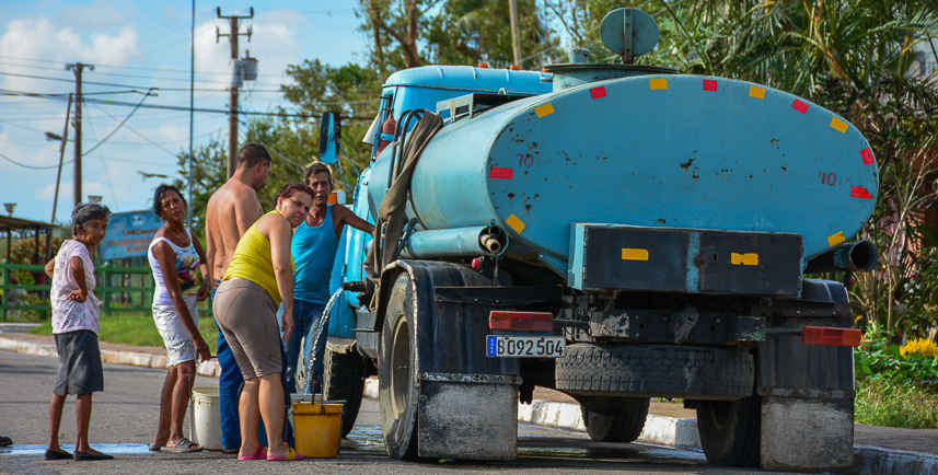 Agua, electricidad y comida para comenzar