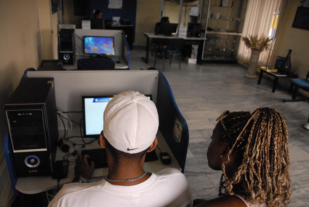 El telepunto de Comunicaciones de la playa, cuartel general de los periodistas durante el paso de Irma, volvió enseguida a la normalidad de sus servicios. Foto de Otilio Rivero Delgado