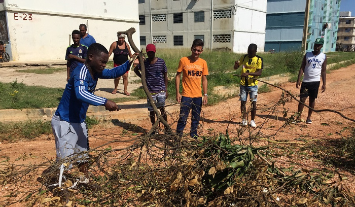 Estudiantes extranjeros participan en la recuperación de barrios camagüeyanos