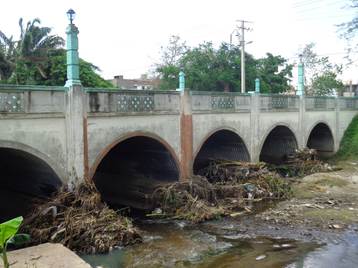 Una alerta: la limpieza debe extenderse también a los ríos de la ciudad. De producirse grandes lluvias en estos días, el peligro de una inundación sería muy alto.  