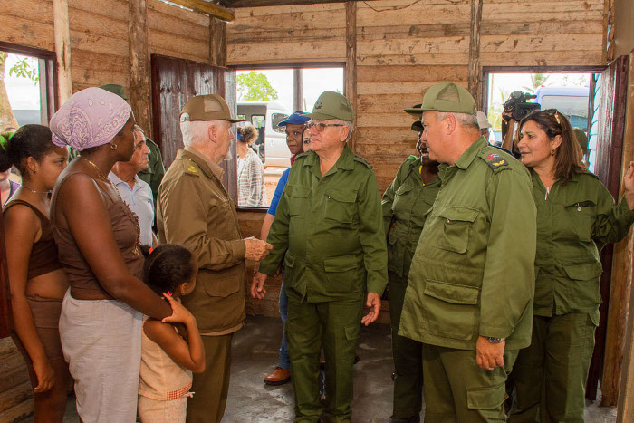  Minutos después de realizada la entrevista ocurrió la visita del Comandante Ramiro Valdés a Mayelín.