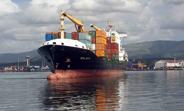 Llegó a Cuba barco de Panamá con ayuda para damnificados del huracán Irma