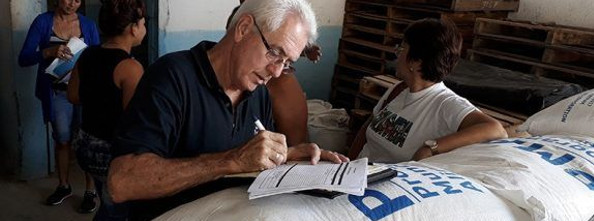 Venta de alimentos para damnificados por Irma 