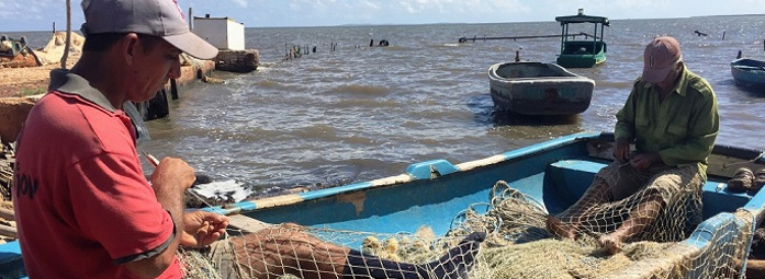 Pescadores de Puerto Piloto se alistan para salir al mar