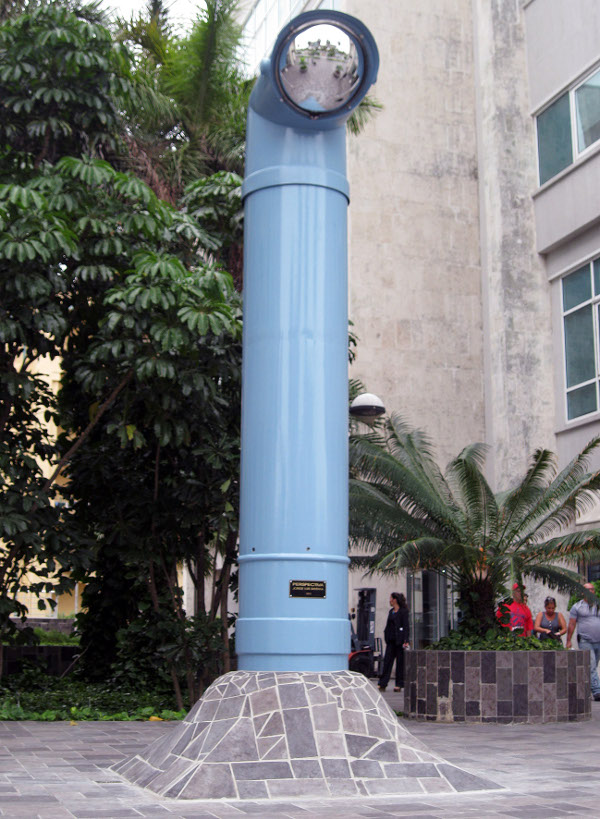 Escultura ambiental interactiva, emplazada en el Centro de Negocios Miramar Trade Center, La Habana.