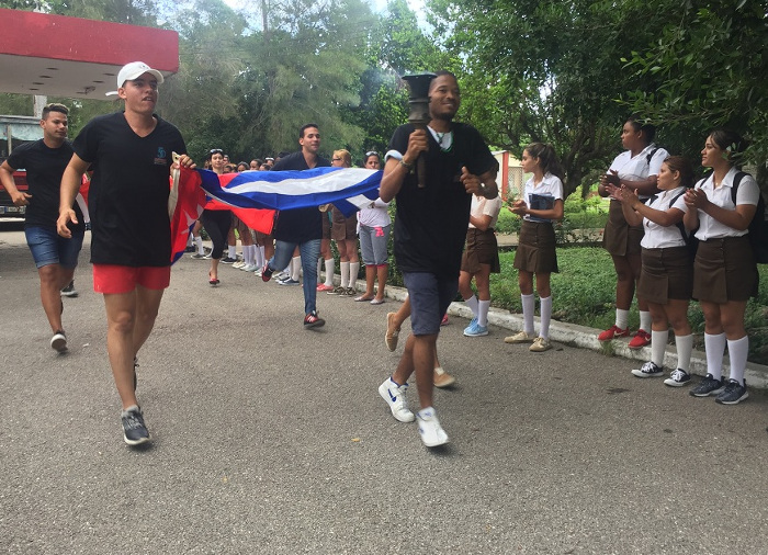 Antorcha universitaria recorrió calles camagüeyanas