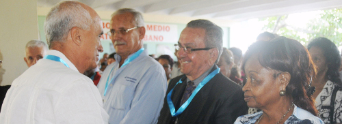 Reciben Placa Conmemorativa 50 Aniversario integrantes de la comunidad universitaria