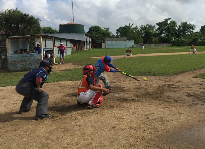 Camagüey vence a Sancti Spíritus en softbol de la prensa