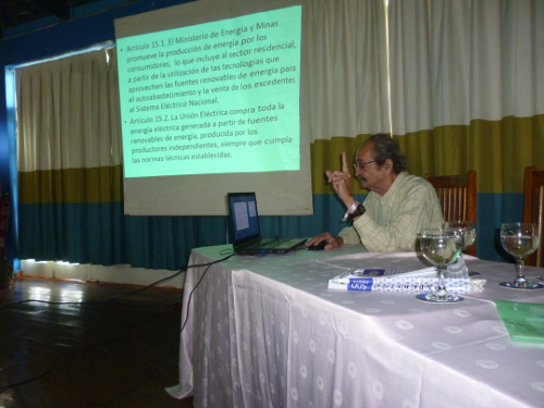 Bérriz mostró en su exposición elementos muy interesantes de los desafíos y perpectivas de las FRE en Cuba.Foto: Del Autor