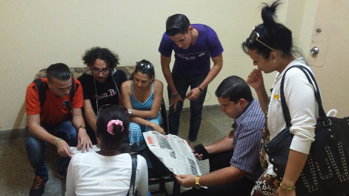 Premian a estudiantes en coloquio de la prensa escrita