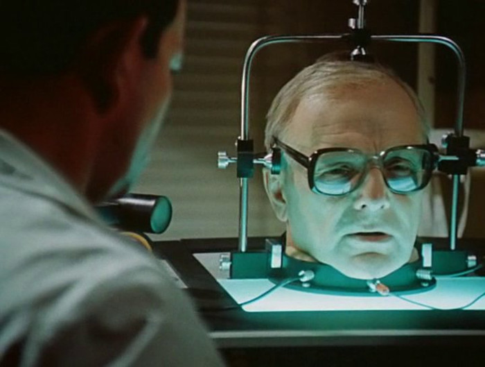 Más cerca, trasplante de cabeza humana en paciente vivo