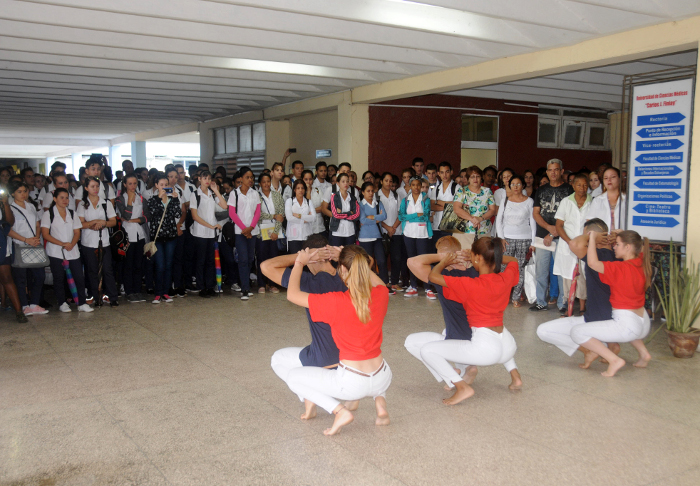 Estudiantes camagüeyanos homenajearon a sus hermanos fusilados