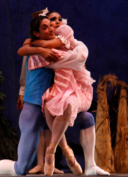 Los primeros bailarines Yanni Garcia y Rosa María Rodríguez Armengol.