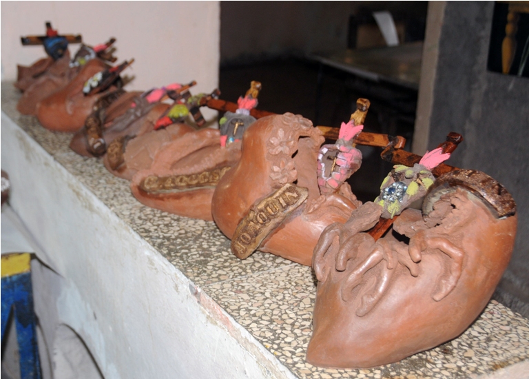 Modeló corazones por cada fundador del Ballet de Camagüey.