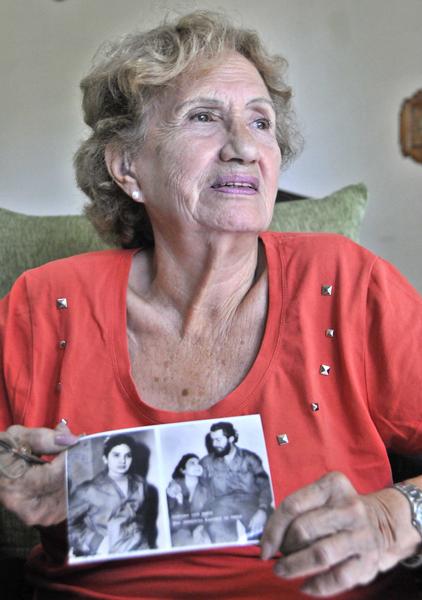 Juana Bautista de la Concepción Ramírez Figueredo (Conchita), excombatiente del Ejército Rebelde cuya boda fue oficiada por Fidel. Fotos y fotocopias: Madelin Ramírez Pérez/ACN