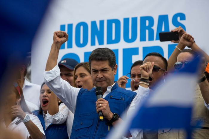 Juan Orlando Hernández, durante un mitin con partidarios .