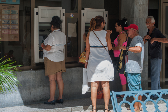 Foto: Leandro Pérez Pérez/Adelante/Archivo En Cuba prueban cajeros automáticos para canjear moneda foránea