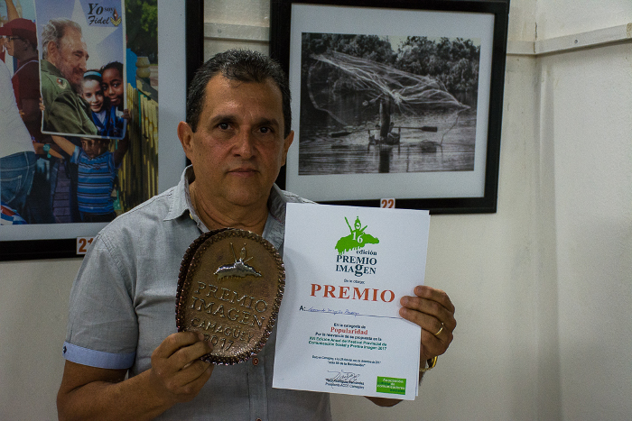 Leonardo Mejías Proenza alcanzó el galardón de la Popularidad en la XVI Edición Anual del Festival de Comunicación Social y el Premio Imagen 2017. Foto: Leandro Pérez Pérez/ Adelante Conceden en Camagüey Premio Imagen 2017