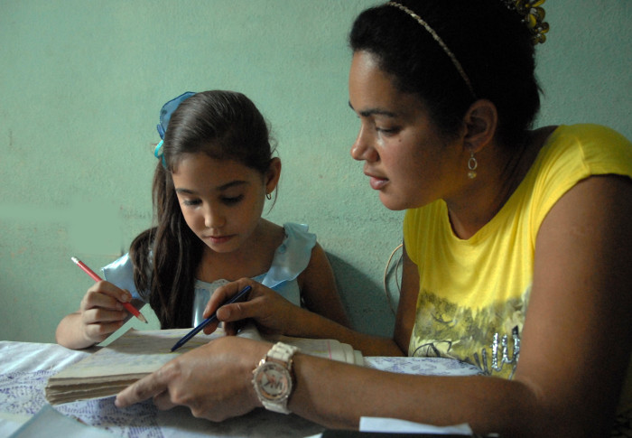 Liz Cristina y su maestra.