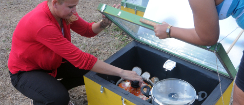 Asociación suiza dona hornillas solares en Camagüey