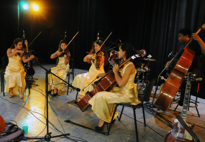 Mujeres, flores de la vida
