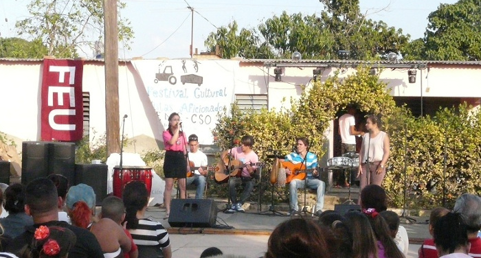 Estudiantes universitarios llevaron su arte aficionado a Vertientes