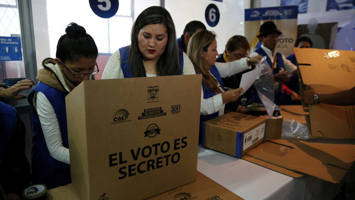 Foto: Tomada de cdni.rt.com Acreditan 793 observadores nacionales para consulta en Ecuador