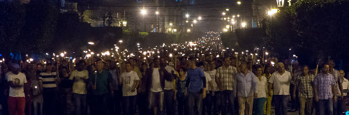Cuba iluminada por la Marcha de las Antorchas