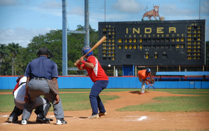 El pitcheo se ha comportado mejor que en series anteriores, pero falta por ganar en control y dominio de los lanzamientos, una “asignatura” que mucho puede costar en torneos de un mayor nivel.Foto: Otilio Rivero Delgado/ Adelante Béisbol Provincial: ya se habla de un equipo