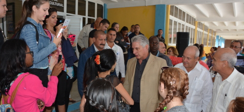 Recorre Miguel Díaz Canel Universidad de Camagüey