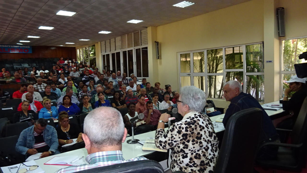 Durante una de las intervenciones de la Contralora General de la República de Cuba. Foto del autor. Evalúan avances en Camagüey en el Control Interno