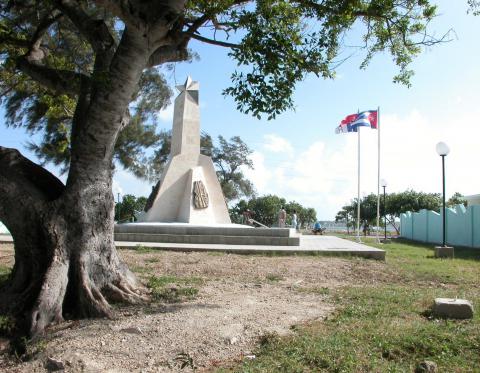 Un monumento cerca del lugar perpetúa el desembarco de la expedición. Foto: Otilio Rivero Delgado/Adelante