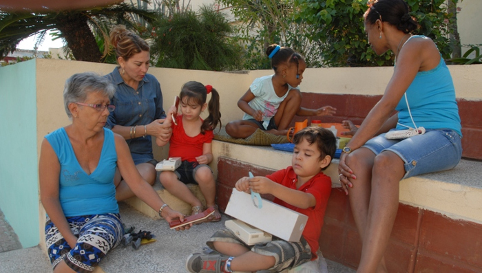 Camagüeyanas destacan en el trabajo comunitario