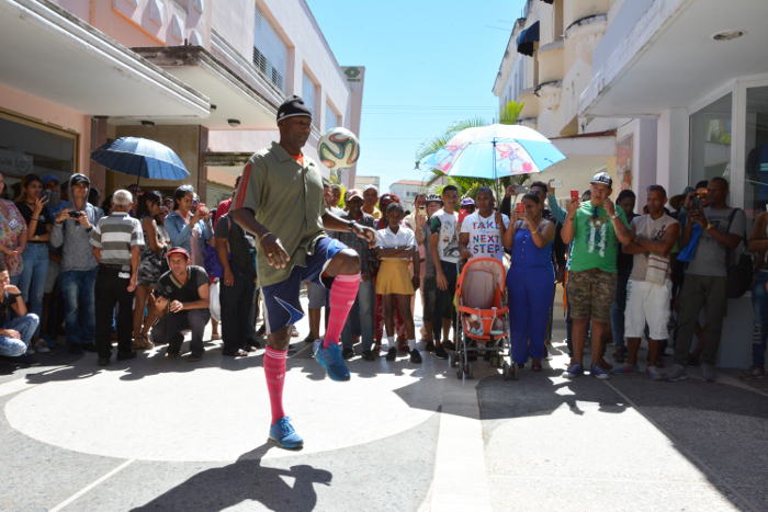 Exhibición del recordista mundial Erick Hernández en Camagüey