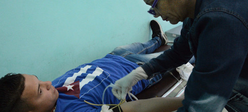 Jóvenes donan su sangre por Cuba