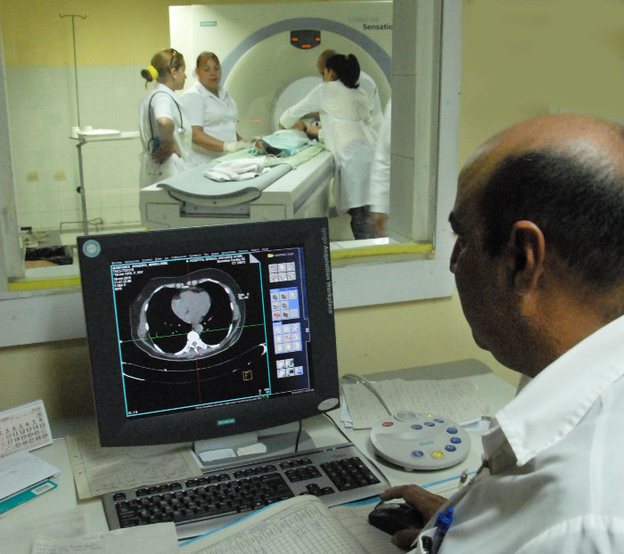 Foto: Otilio Rivero Delgado/ Adelante/ Archivo Evalúan adelantos de la medicina nuclear en Cuba