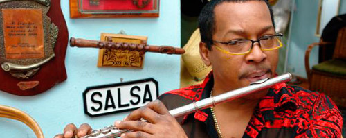 José Luis Cortés “El Tosco” de gira por Cuba