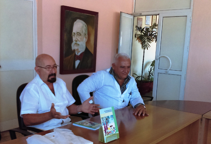 Foto: De la autora Presentan libro en pos del desarrollo de fitomedicamentos