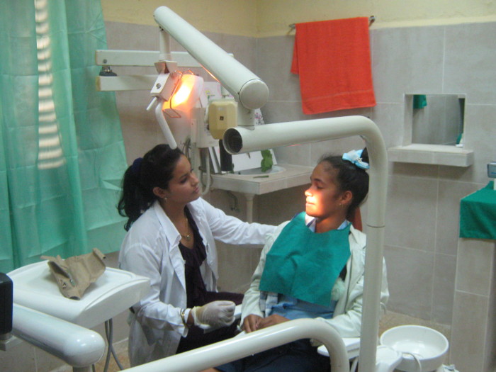 Reestrena policlínica el poblado de Jaronú