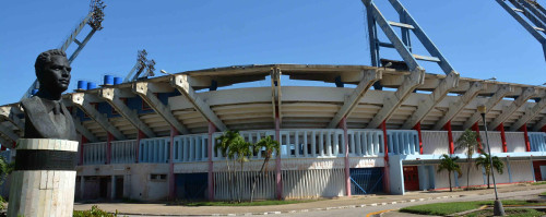 Rehabilitan estadio de béisbol Cándido González