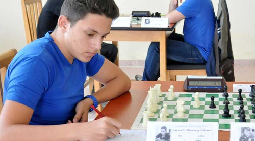 Albornoz está haciendo la tarea