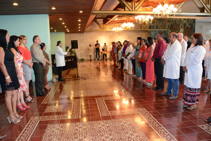 Condecoran a internacionalistas de la Salud Pública 