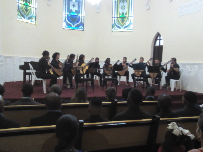 Notas jóvenes ovacionadas en noche de concierto