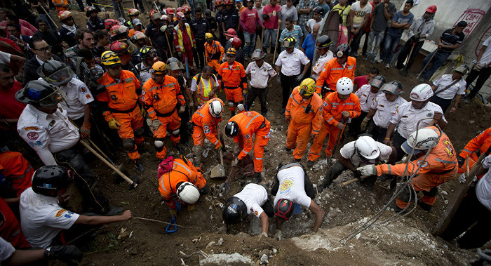 Foto: Tomada de www.sputniknews Los rescatistas guatemaltecos: héroes entre tanta desgracia