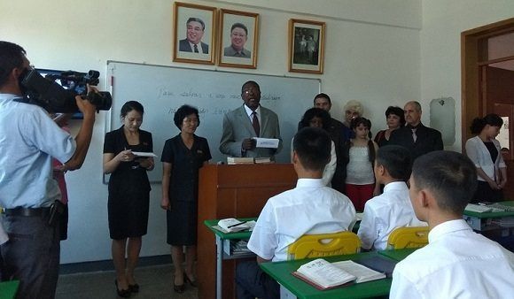 Universidad de Corea del Norte recibe libros firmados por Fidel Castro