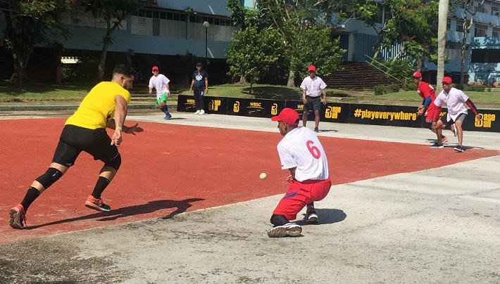 Pelota sin bate prendió en Camagüey