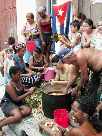 El empeño de los vecinos pone sabor a la fiesta. Foto: Tomada de radiocamaguey.wordpress.com